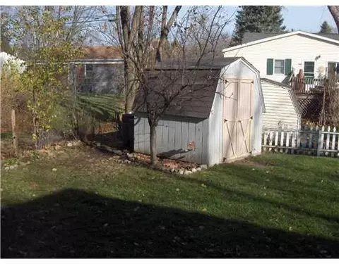 905 Park St, Tecumseh, MI 49286 photo 2