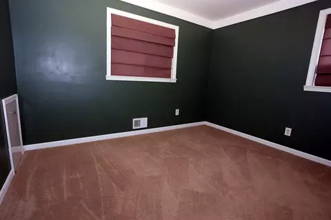 20325 Haskell St, Taylor, MI 48180 photo 9