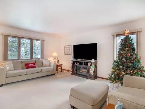 607 Echo Ct, Saline, MI 48176 photo 4