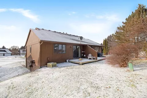 607 Echo Ct, Saline, MI 48176 photo 2