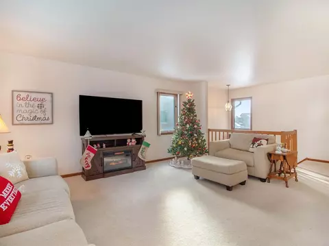 607 Echo Ct, Saline, MI 48176 photo 6