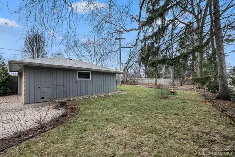 1900 Covington Dr, Ann Arbor, MI 48103 photo 9