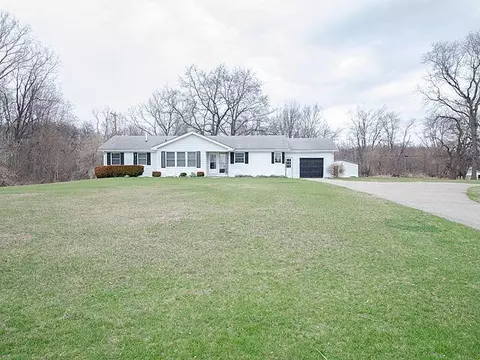 8300 Plum Orchard Rd, Munith, MI 49259 photo 2
