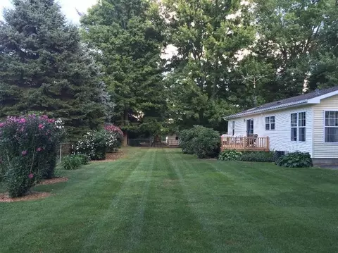 2500 Chateau Dr, Jackson, MI 49201 photo 3