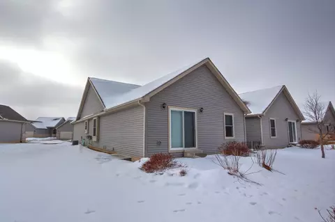 667 Ridge Ln, Tecumseh, MI 49286 photo 2