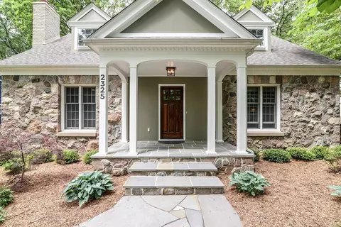 2325 Devonshire Rd, Ann Arbor, MI 48104 photo 2