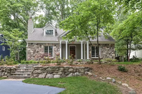 2325 Devonshire Rd, Ann Arbor, MI 48104 photo 1