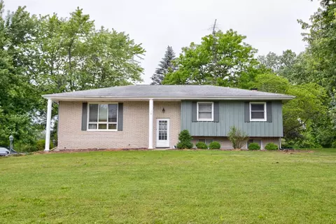 39 Ridgemont Dr, Adrian, MI 49221 photo 2