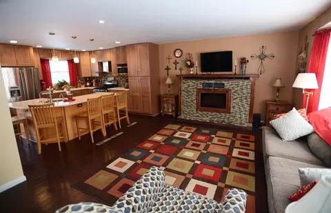 908 Edgewood St, Jackson, MI 49202 photo 3