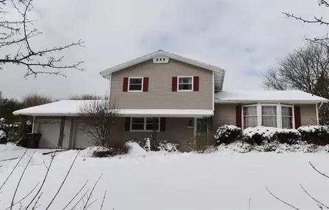 908 Edgewood St, Jackson, MI 49202 photo 2