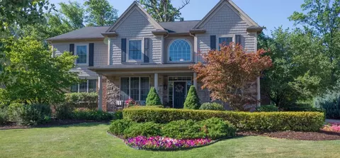 48837 Castleford Dr, Canton, MI 48187 photo 2