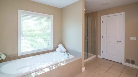 48837 Castleford Dr, Canton, MI 48187 photo 27