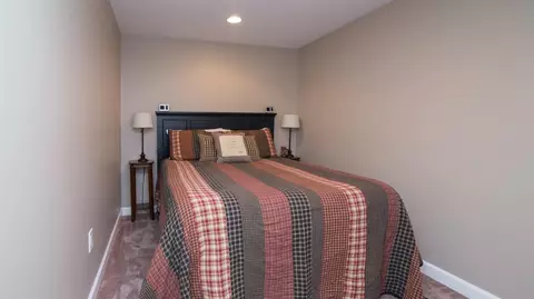 48837 Castleford Dr, Canton, MI 48187 photo 40