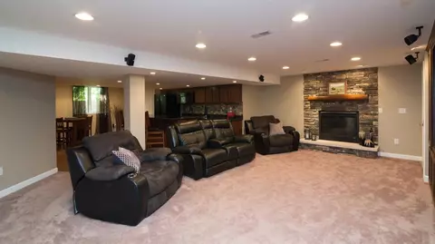 48837 Castleford Dr, Canton, MI 48187 photo 42