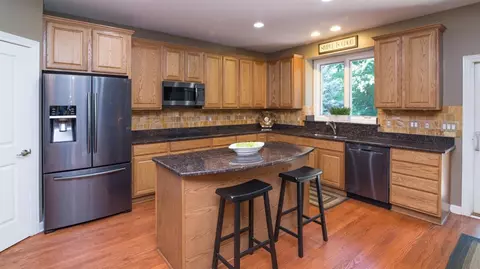 48837 Castleford Dr, Canton, MI 48187 photo 13