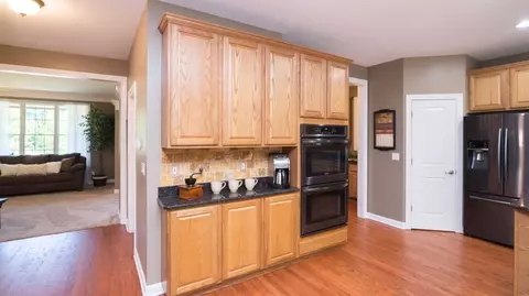 48837 Castleford Dr, Canton, MI 48187 photo 15