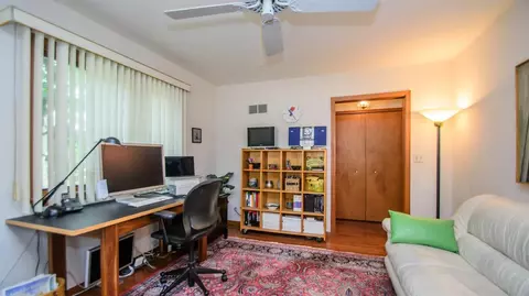 576 Glendale Cir, Ann Arbor, MI 48103 photo 13