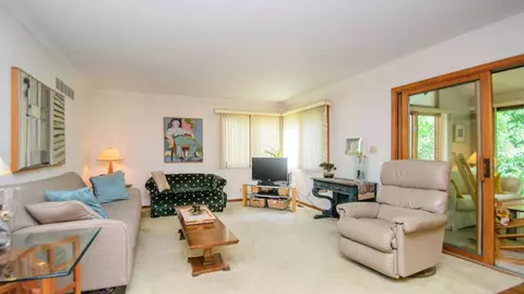 576 Glendale Cir, Ann Arbor, MI 48103 photo 6