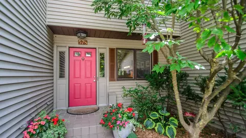 576 Glendale Cir, Ann Arbor, MI 48103 photo 4