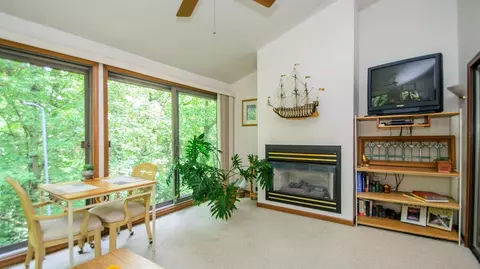 576 Glendale Cir, Ann Arbor, MI 48103 photo 17