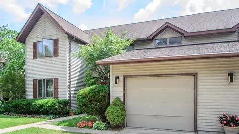 576 Glendale Cir, Ann Arbor, MI 48103 photo 3
