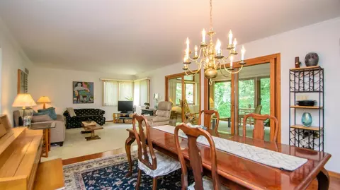 576 Glendale Cir, Ann Arbor, MI 48103 photo 11