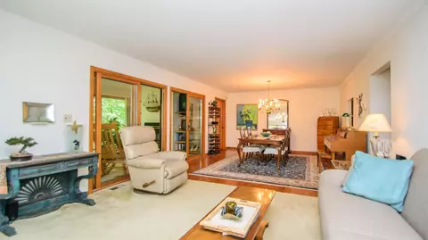 576 Glendale Cir, Ann Arbor, MI 48103 photo 7