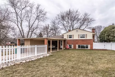 56 Tower Dr, Saline, MI 48176 photo 2