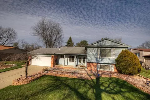 37720 Hillcrest Dr, Wayne, MI 48184 photo 3