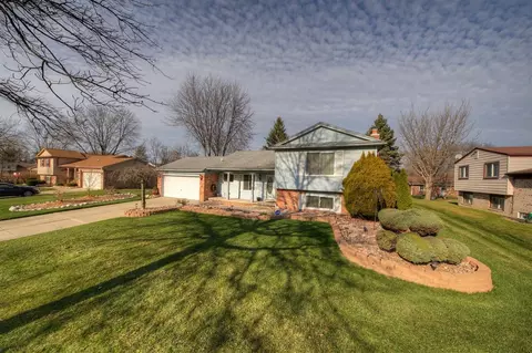 37720 Hillcrest Dr, Wayne, MI 48184 photo 1