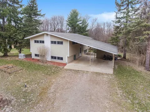 13717 Recreation Dr, Gregory, MI 48137 photo 3