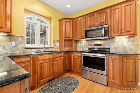 3164 Windmill Dr, Adrian, MI 49221 photo 8