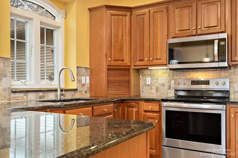 3164 Windmill Dr, Adrian, MI 49221 photo 9