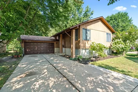 6523 Burnham Dr, Canton, MI 48187 photo 1