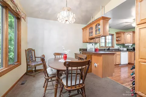 6523 Burnham Dr, Canton, MI 48187 photo 11