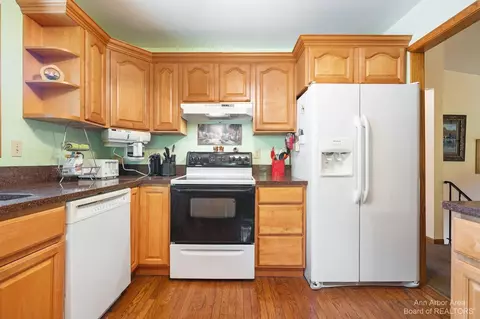 6523 Burnham Dr, Canton, MI 48187 photo 10