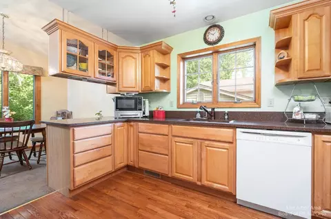 6523 Burnham Dr, Canton, MI 48187 photo 8