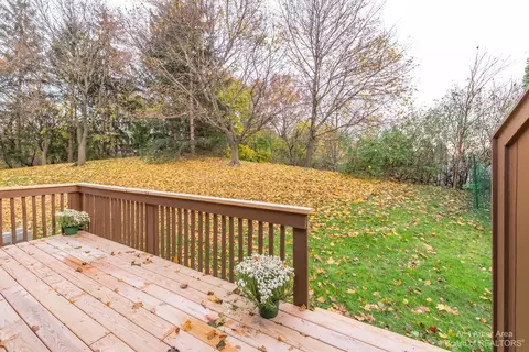 610 Echo Ct, Saline, MI 48176 photo 3