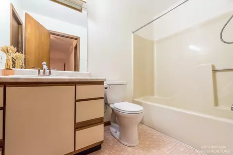 610 Echo Ct, Saline, MI 48176 photo 25