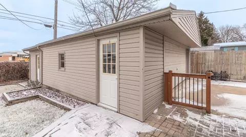47 Tower Dr, Saline, MI 48176 photo 5