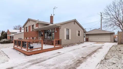 47 Tower Dr, Saline, MI 48176 photo 3