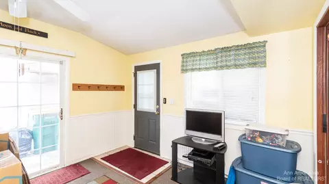 47 Tower Dr, Saline, MI 48176 photo 18