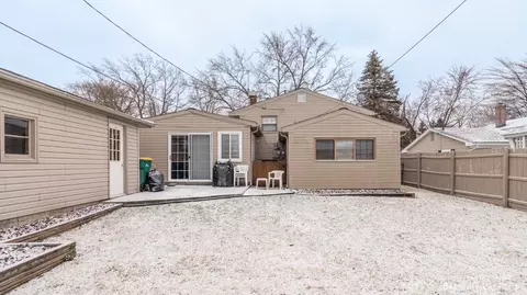 47 Tower Dr, Saline, MI 48176 photo 2