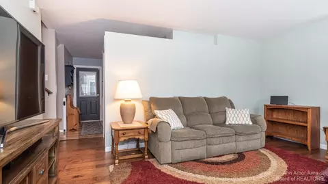 47 Tower Dr, Saline, MI 48176 photo 10