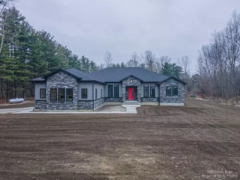 6311 Hivon Rd, Carleton, MI 48117 photo 2