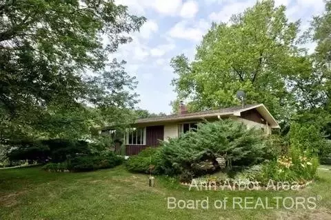 9732 Moon Rd, Saline, MI 48176 photo 1