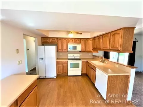 25639 Rusty St, Taylor, MI 48180 photo 4