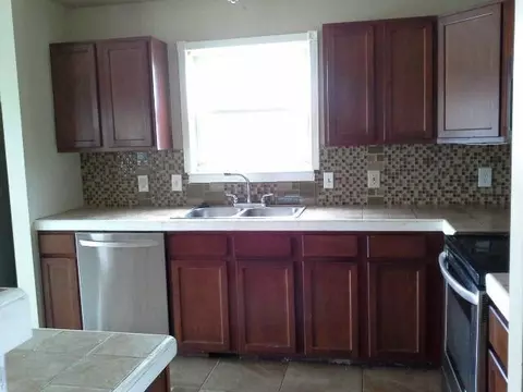 39266 Commons Dr, Romulus, MI 48174 photo 4