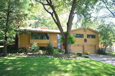 1422 Macgregor Ln, Ann Arbor, MI 48105 photo 4