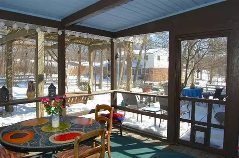 1422 Macgregor Ln, Ann Arbor, MI 48105 photo 14